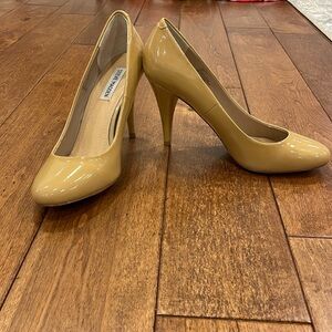 Like new Steve Madden nude heels 3.5 inch